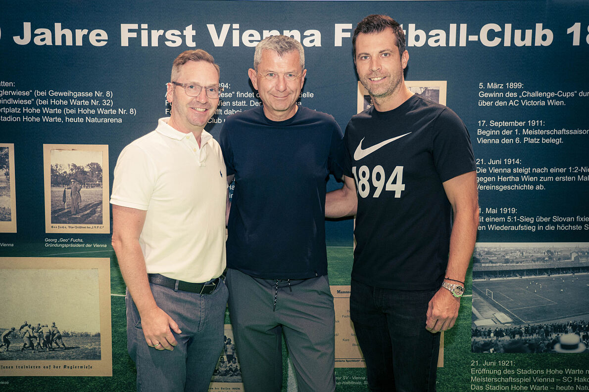 V.l.n.r. Vienna-Vizepräsident und Verwaltungsbeiratsvorsitzender Roland Schmid_Vienna-Präsident Kurt Svoboda_Sportdirektor Andreas Ivanschitz_FOTObyHOFER_Christian Hofer