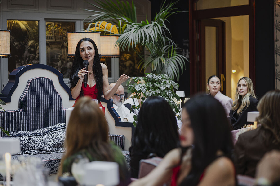 MINDFUL WOMENS CIRLCE_The Leo Grand Hotel_Daniel Schaler_MINDFUL WOMENS CIRCLE Gründerin Shadi Pouyazadeh