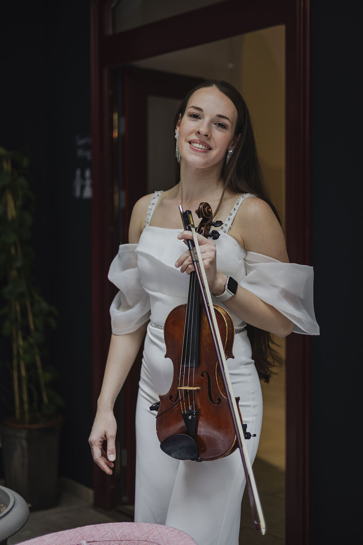 MINDFUL WOMENS CIRLCE_The Leo Grand Hotel_Daniel Schaler_Violinistin Liza @lizartviolin (Instagram)