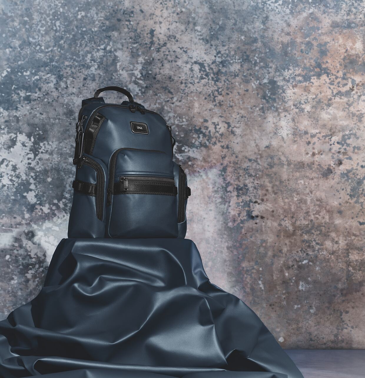 TUMI_FW25Lando_Alpha Bravo NavigationBackpack_NavyCanvas-006_Euro 580.00