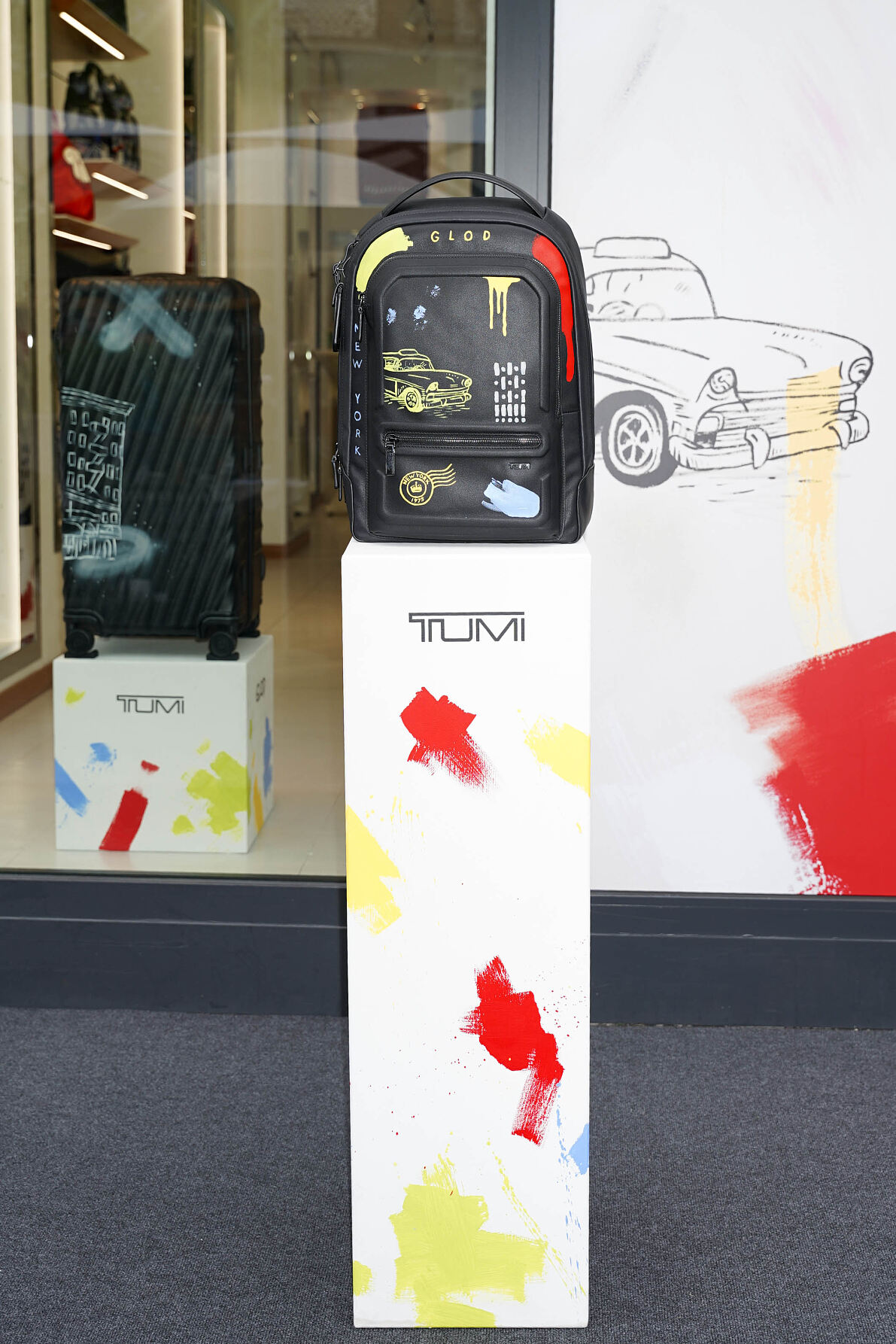 TUMI x GLOD_LiveArtPerformanceEvent_100925_Vienna©DIVINECOMMUNICATIONS_Harrison Bradner Rucksack by GLOD