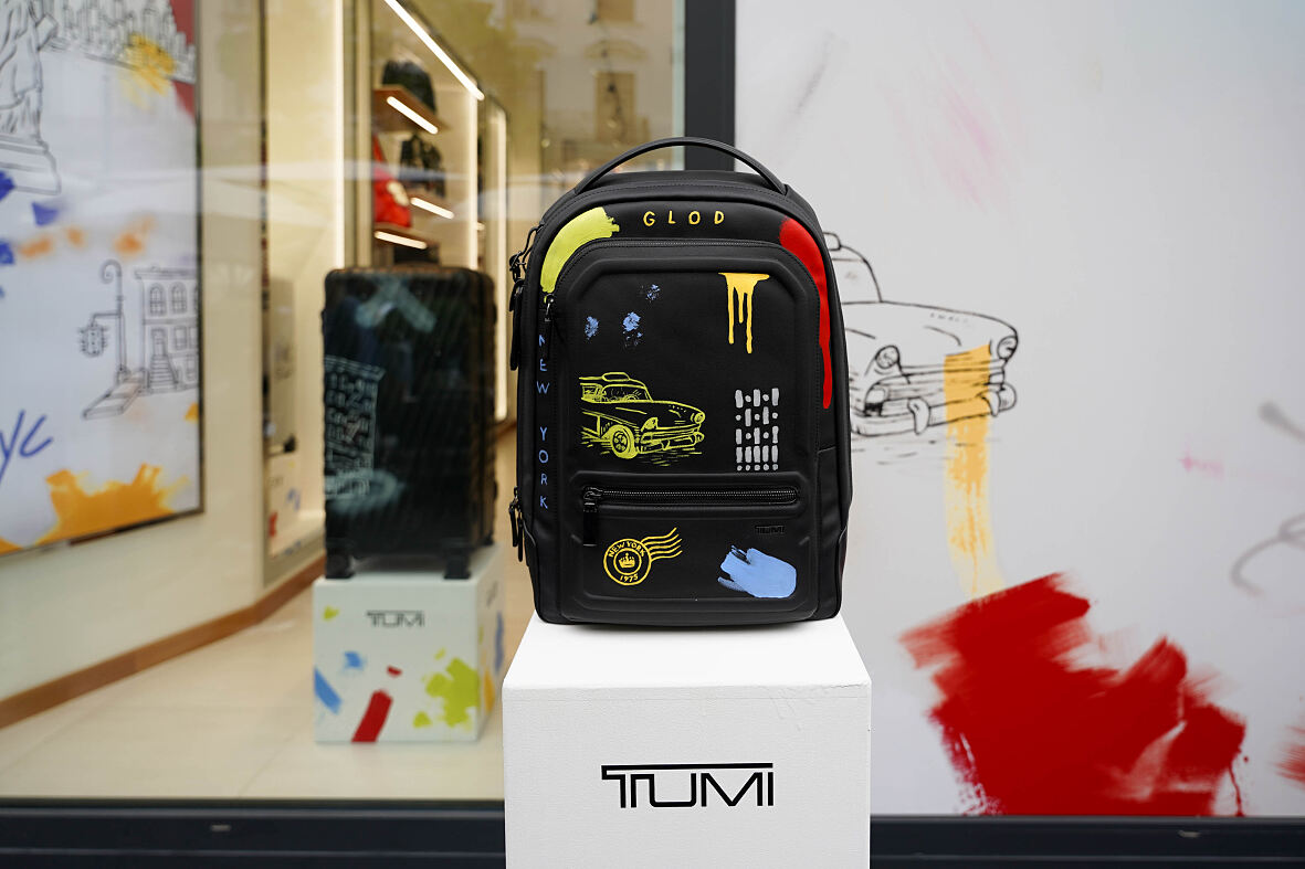 TUMI x GLOD_LiveArtPerformanceEvent_100925_Vienna©DIVINECOMMUNICATIONS_Harrison Bradner Rucksack by GLOD