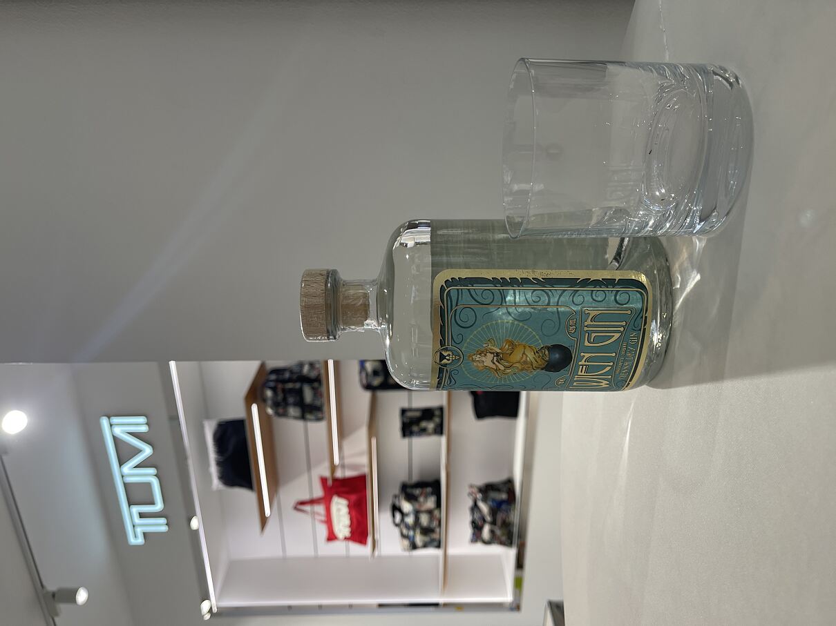 TUMI x GLOD_LiveArtPerformanceEvent_100925_Vienna©DIVINECOMMUNICATIONS_Wien Gin Sponsoring