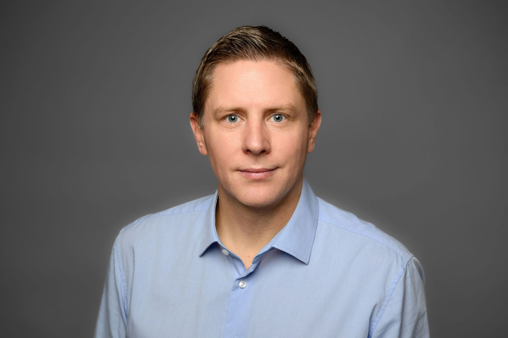 Portrait Geschäftsführer easystaff medical services_Alex Tisch_Web Auflösung