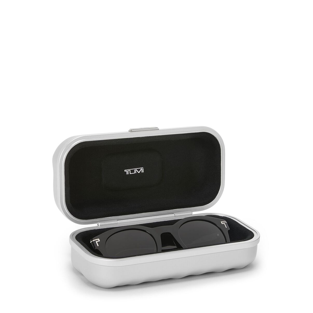 TUMI_19D Alu_Sunglass case_silver_Euro 360.00 (2)