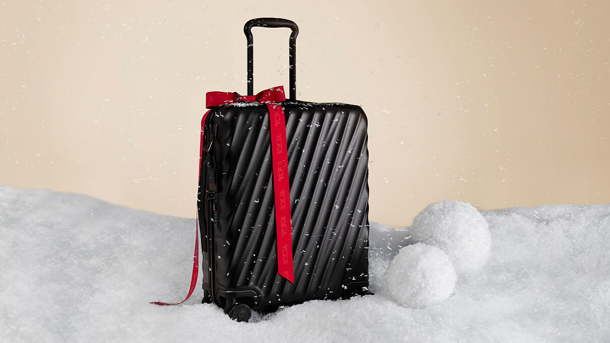 TUMI_19Degree Extended Trip_Black_Euro 890