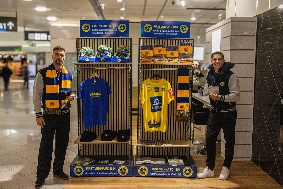 © First Vienna FC 1894 (honorarfrei)_v.l.n.r.: Vienna-Spieler Marco Djuricin & Christoph Monschein